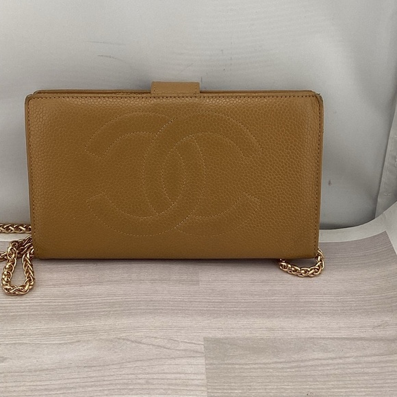 CHANEL Authentic Caviar Shoulder Bag with Gold Chain - Picture 2 of 8